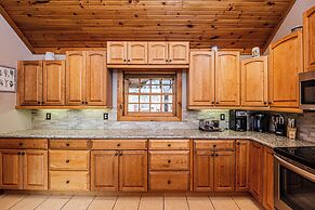 Rock Lodge Cabin by Taylor Made Deep Creek