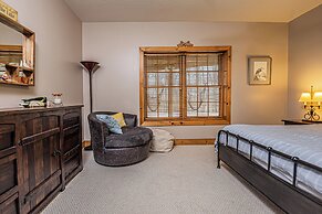 Rock Lodge Cabin by Taylor Made Deep Creek
