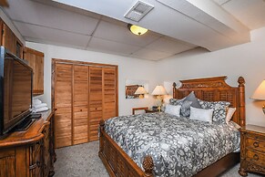 Slip Away Chalet by Taylor Made Deep Creek