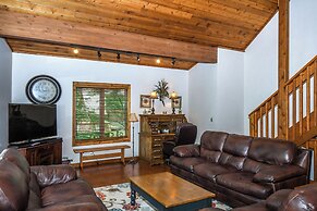 Slip Away Chalet by Taylor Made Deep Creek