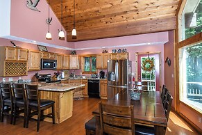 Slip Away Chalet by Taylor Made Deep Creek