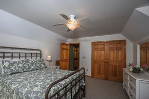 Sparky's Lodge by Taylor Made Deep Creek