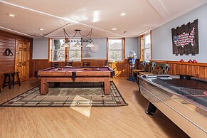 Sunkissed Lodge by Taylor Made Deep Creek
