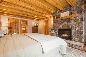 Grand Chestnut Lodge