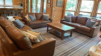 Grand Chestnut Lodge