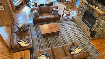 Grand Chestnut Lodge