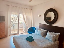 Lagos Main Avenue Studio With Marina View Balcony
