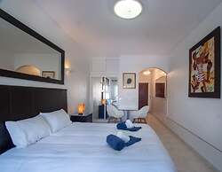 Lagos Main Avenue Studio With Marina View Balcony