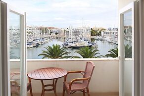 Lagos Main Avenue Studio With Marina View Balcony