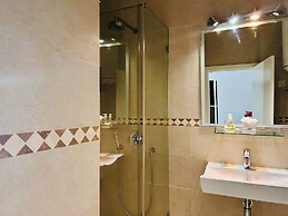 Lagos Marina View Apartment Near Beaches and Shops
