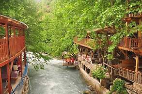 Kapuzbasi Selalesi Sahin Motel