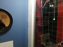 Fun 4-bed Apartment in Birmingham Central