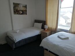 Fun 4-bed Apartment in Birmingham Central