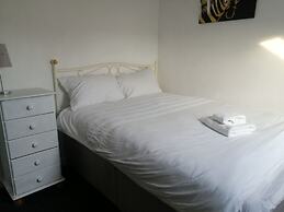 Fun 4-bed Apartment in Birmingham Central