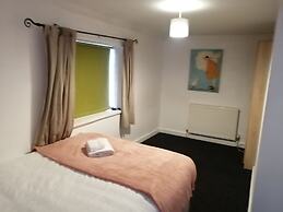 Fun 4-bed Apartment in Birmingham Central