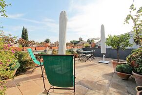 Luxury Art Apartment In Trastevere With Terrace