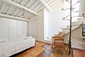 Luxury Art Apartment In Trastevere With Terrace