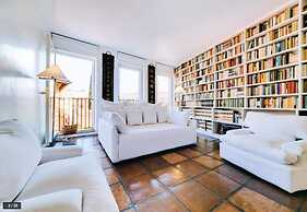 Luxury Art Apartment In Trastevere With Terrace
