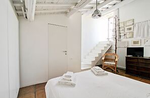 Luxury Art Apartment In Trastevere With Terrace