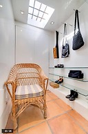 Luxury Art Apartment In Trastevere With Terrace