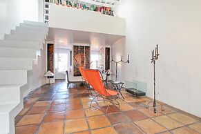 Luxury Art Apartment In Trastevere With Terrace