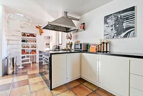 Luxury Art Apartment In Trastevere With Terrace