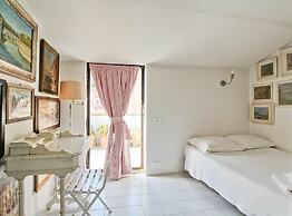 Luxury Art Apartment In Trastevere With Terrace