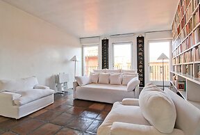 Luxury Art Apartment In Trastevere With Terrace