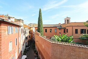 Luxury Art Apartment In Trastevere With Terrace