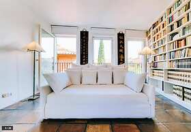 Luxury Art Apartment In Trastevere With Terrace