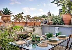 Luxury Art Apartment In Trastevere With Terrace