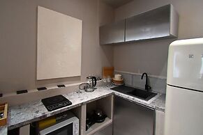 Up too 8- 10 Persons Stay in Antwerp