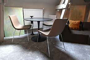 Up too 8- 10 Persons Stay in Antwerp