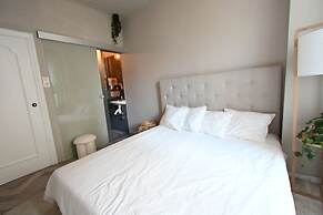 Up too 8- 10 Persons Stay in Antwerp