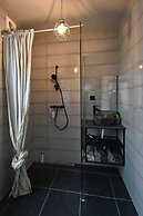 Up too 8- 10 Persons Stay in Antwerp