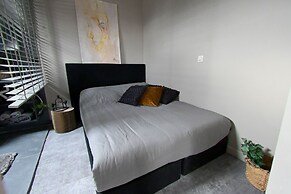 Up too 8- 10 Persons Stay in Antwerp