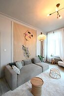 Up too 8- 10 Persons Stay in Antwerp