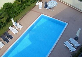 Cozy Appartment With Pool & Free Parking