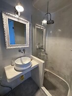 White Rock Suites & Villas