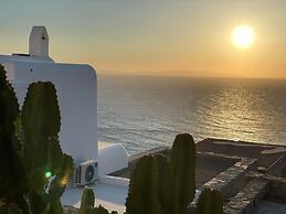 White Rock Suites & Villas