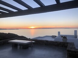 White Rock Suites & Villas