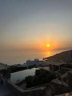 White Rock Suites & Villas