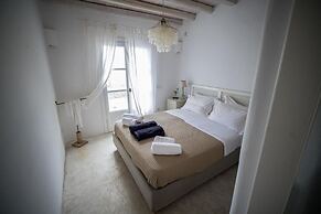 White Rock Suites & Villas