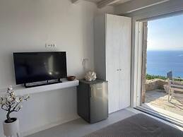 White Rock Suites & Villas