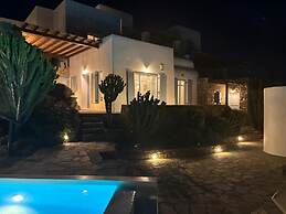 White Rock Suites & Villas