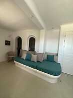 White Rock Suites & Villas