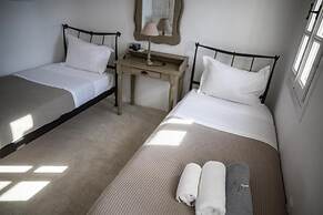 White Rock Suites & Villas