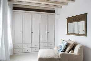 White Rock Suites & Villas