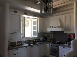 White Rock Suites & Villas