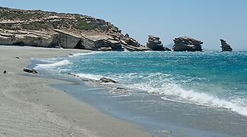 Paterakis Studio's Triopetra